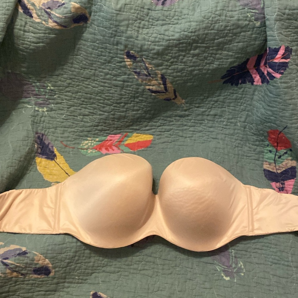 Victoria’s Secret strapless bra